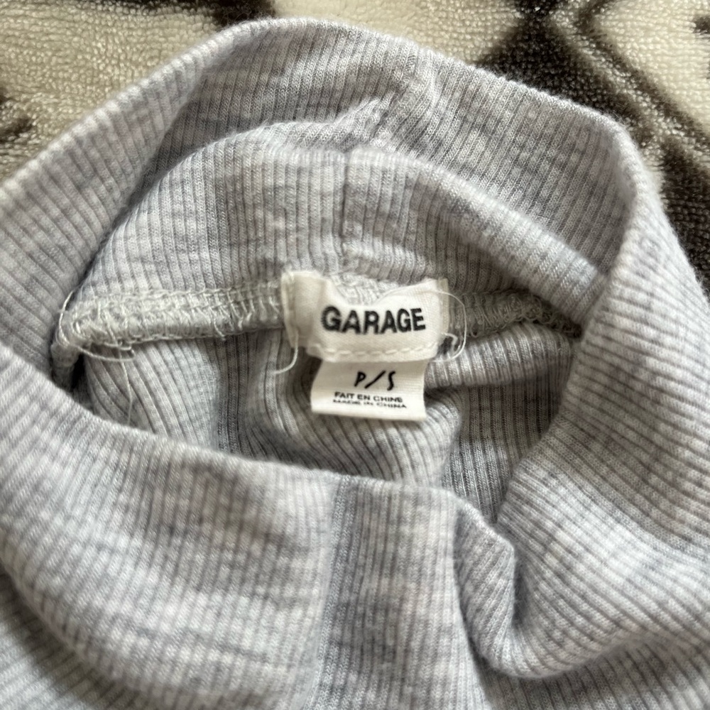 Turtle Neck - Picture 3 of 3